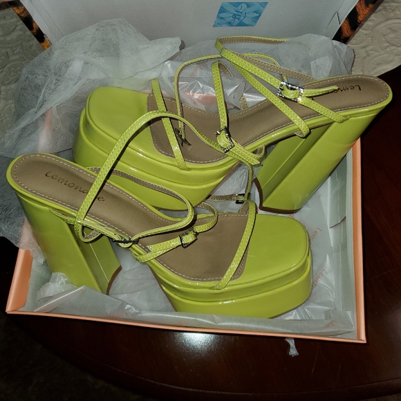 Platform sandal - Picture 2 of 2